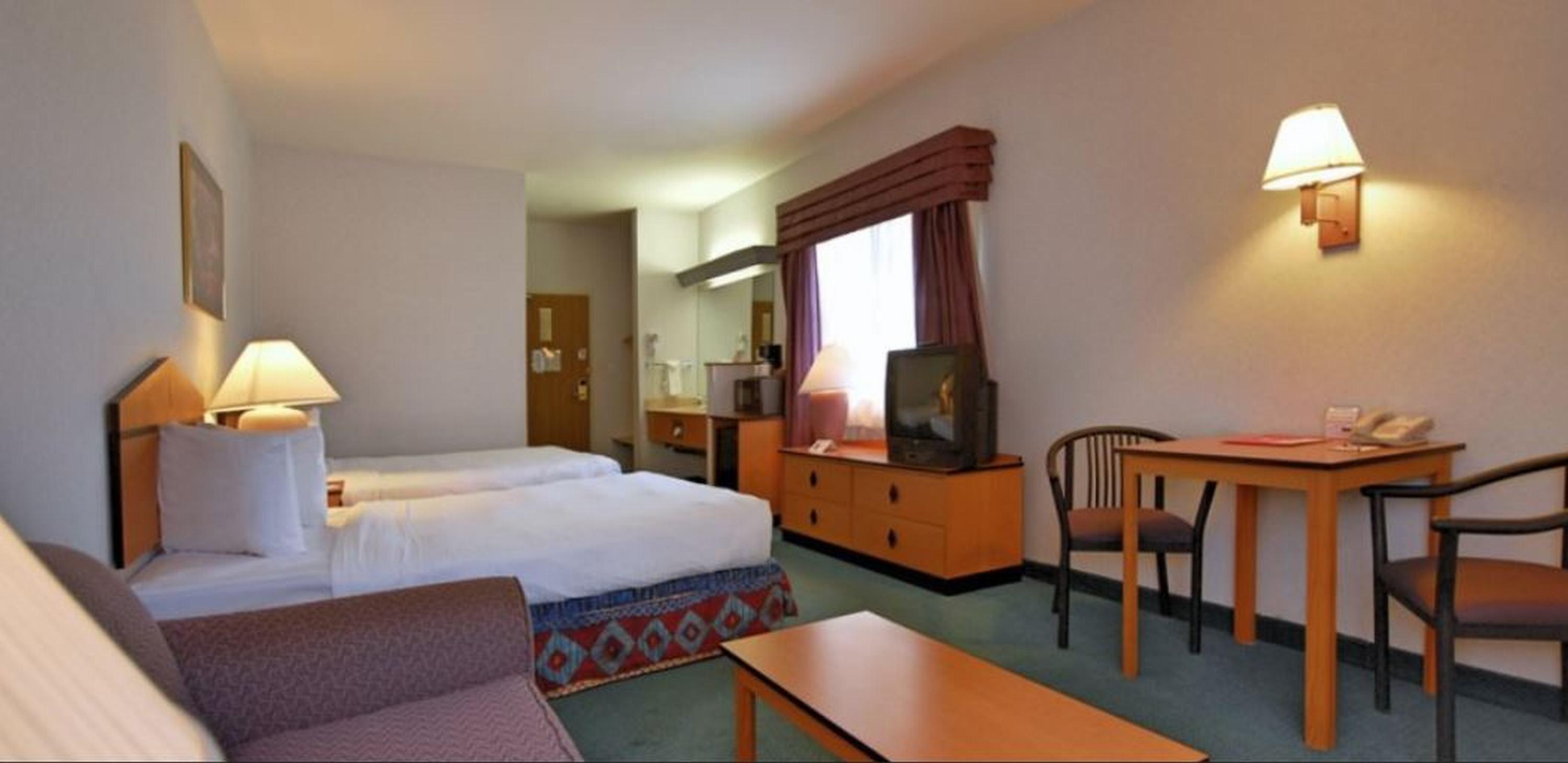 Quality Inn & Suites Denver Airport - Gateway Park Орора Екстер'єр фото