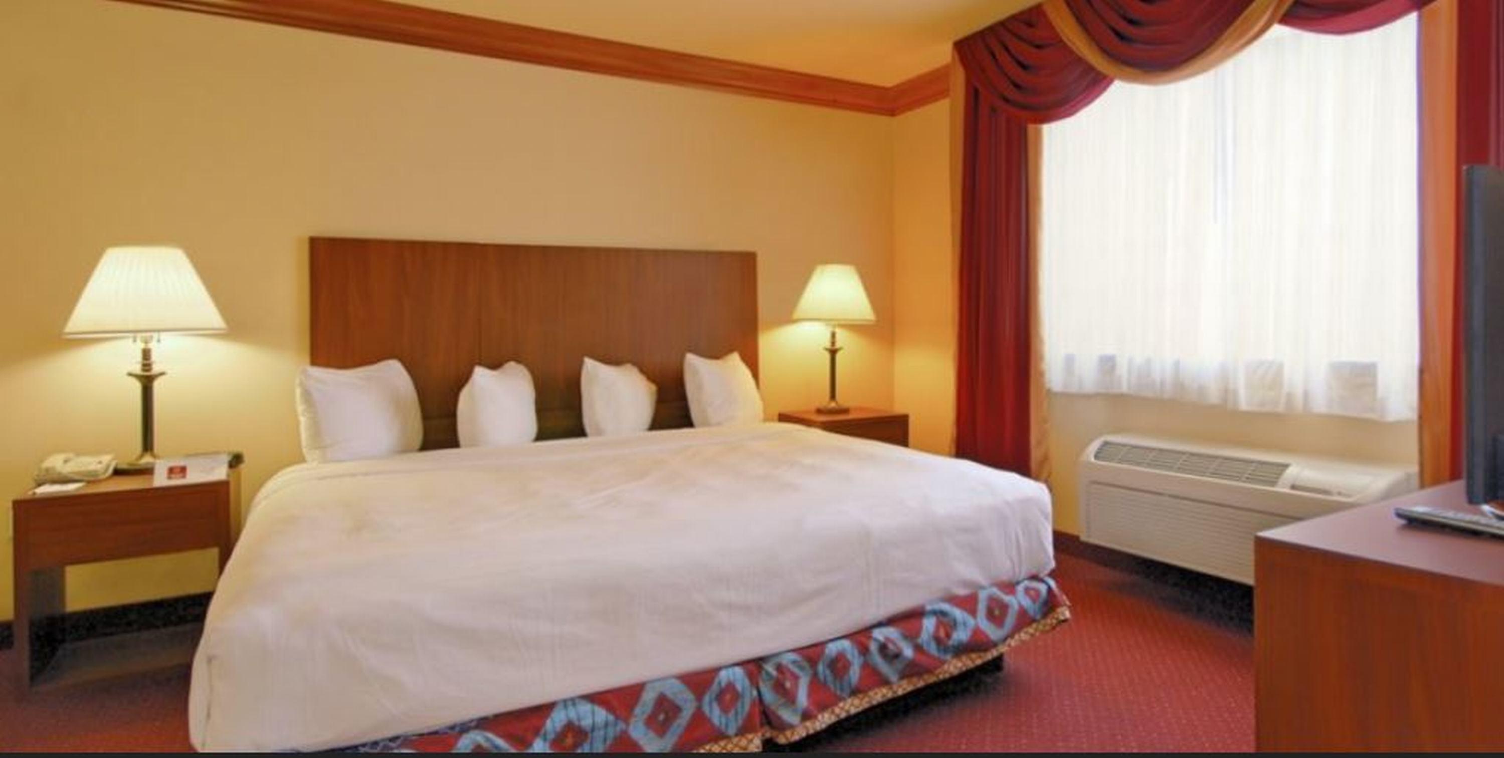 Quality Inn & Suites Denver Airport - Gateway Park Орора Екстер'єр фото