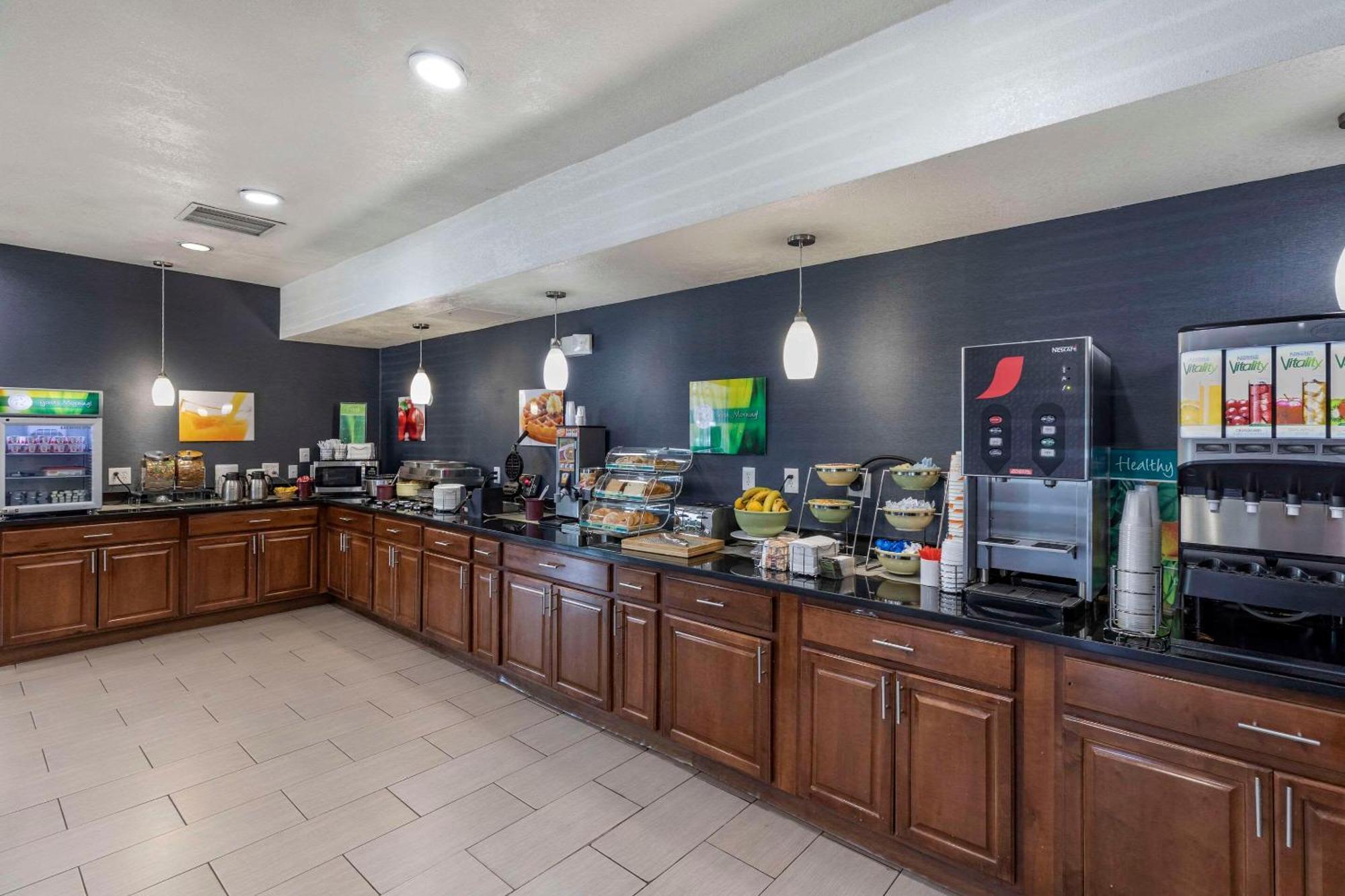 Quality Inn & Suites Denver Airport - Gateway Park Орора Екстер'єр фото