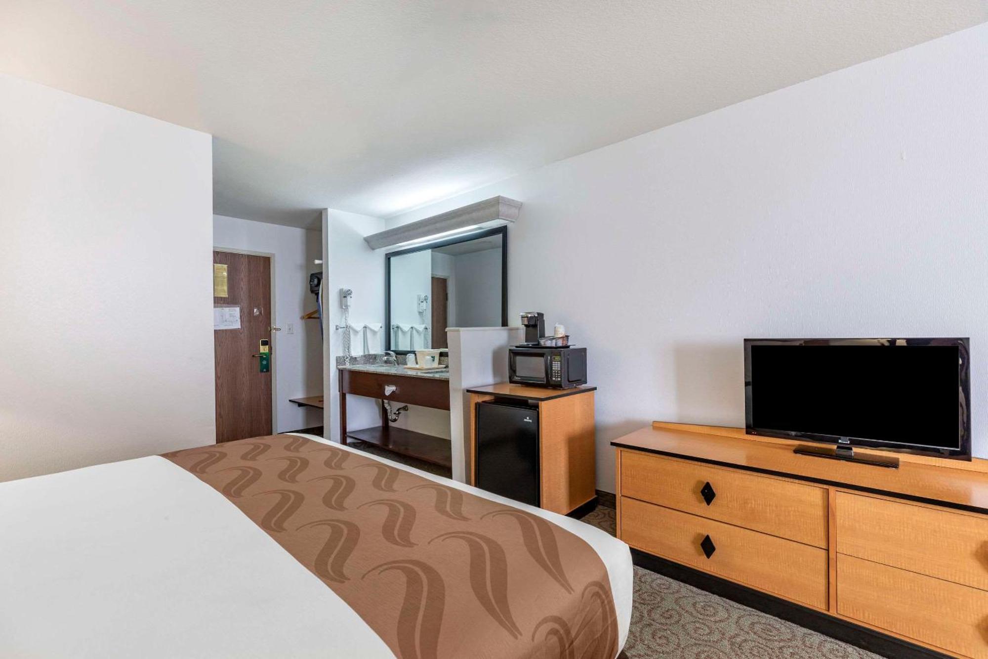 Quality Inn & Suites Denver Airport - Gateway Park Орора Екстер'єр фото