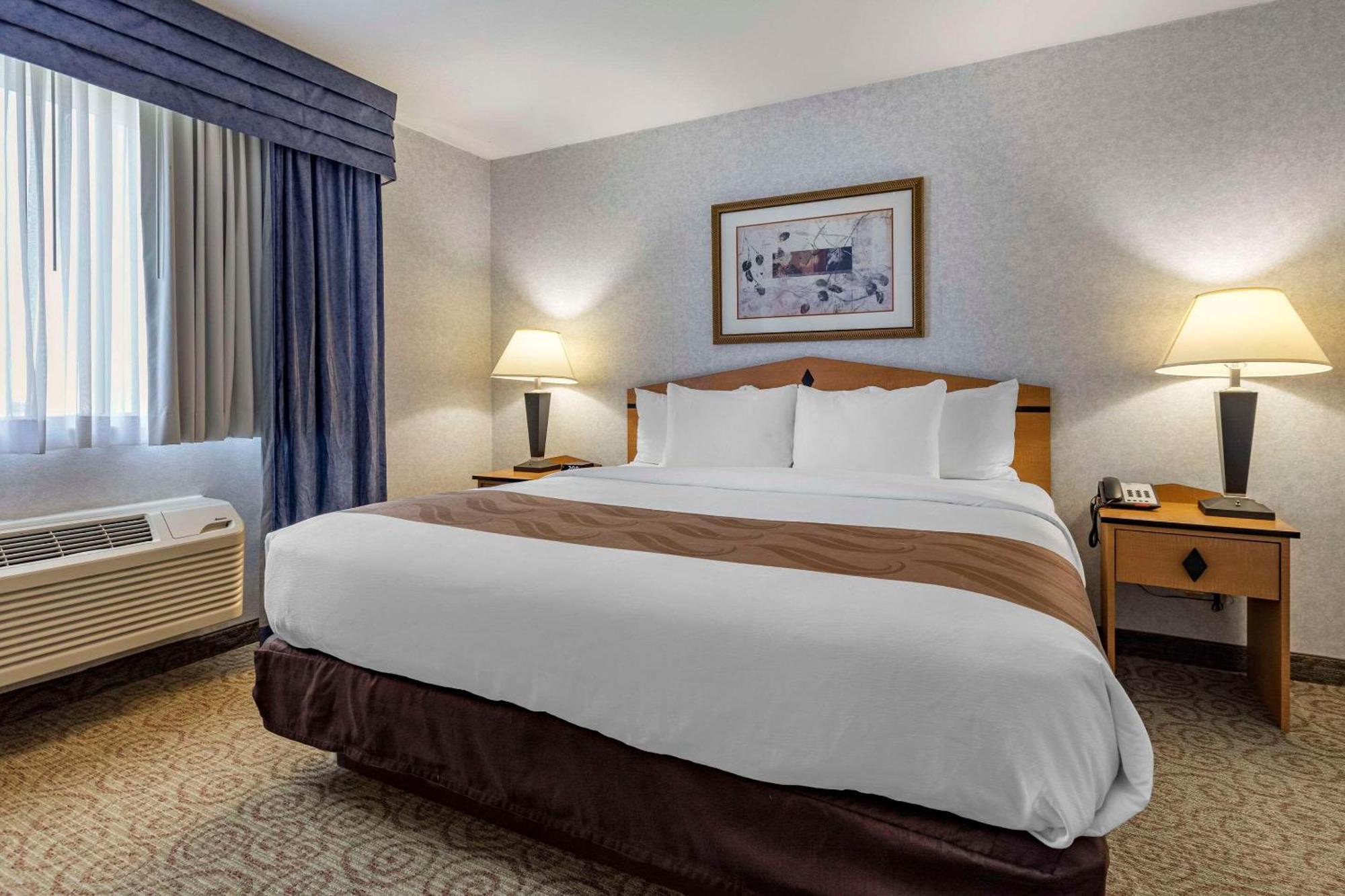Quality Inn & Suites Denver Airport - Gateway Park Орора Екстер'єр фото