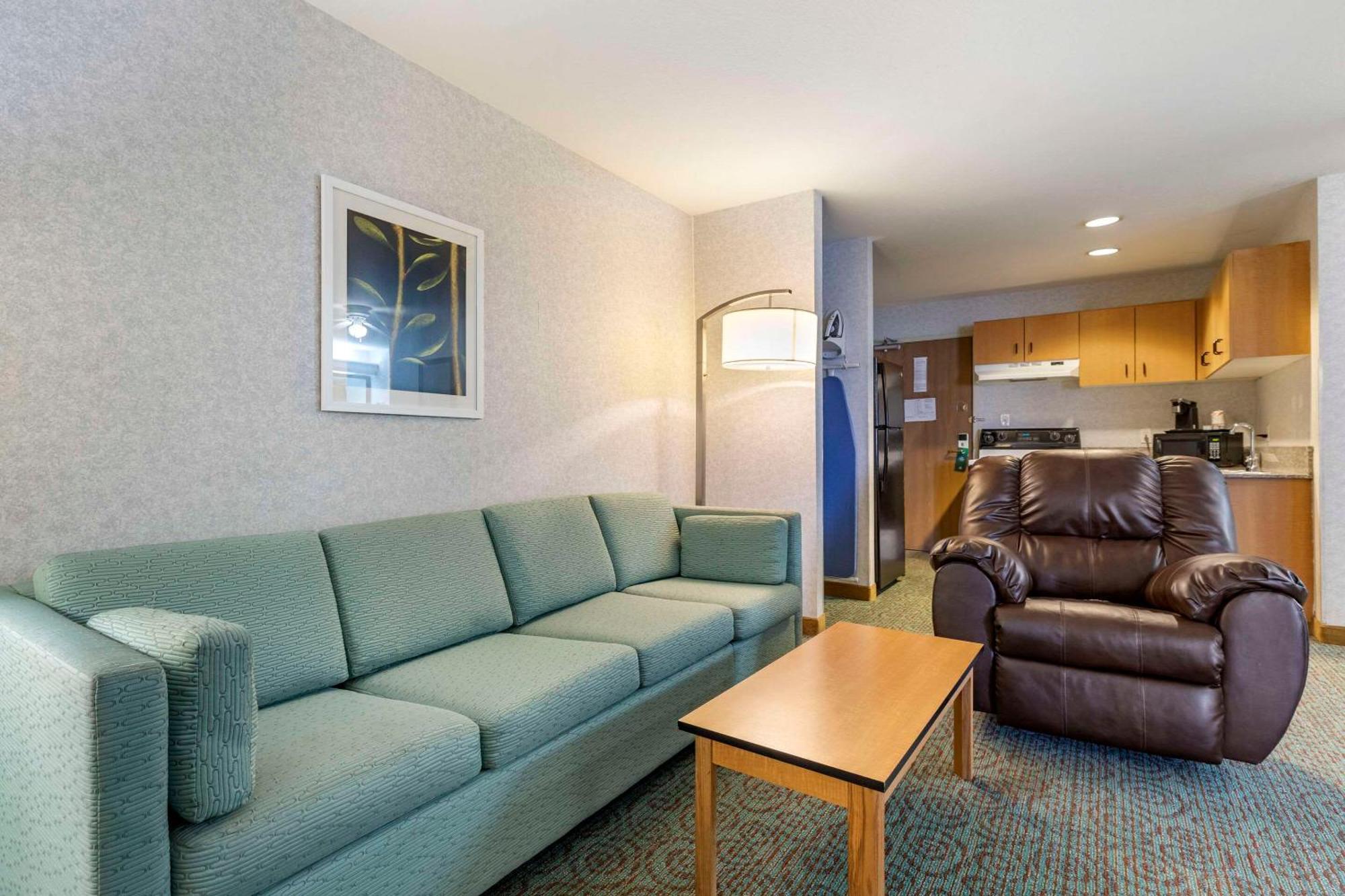Quality Inn & Suites Denver Airport - Gateway Park Орора Екстер'єр фото
