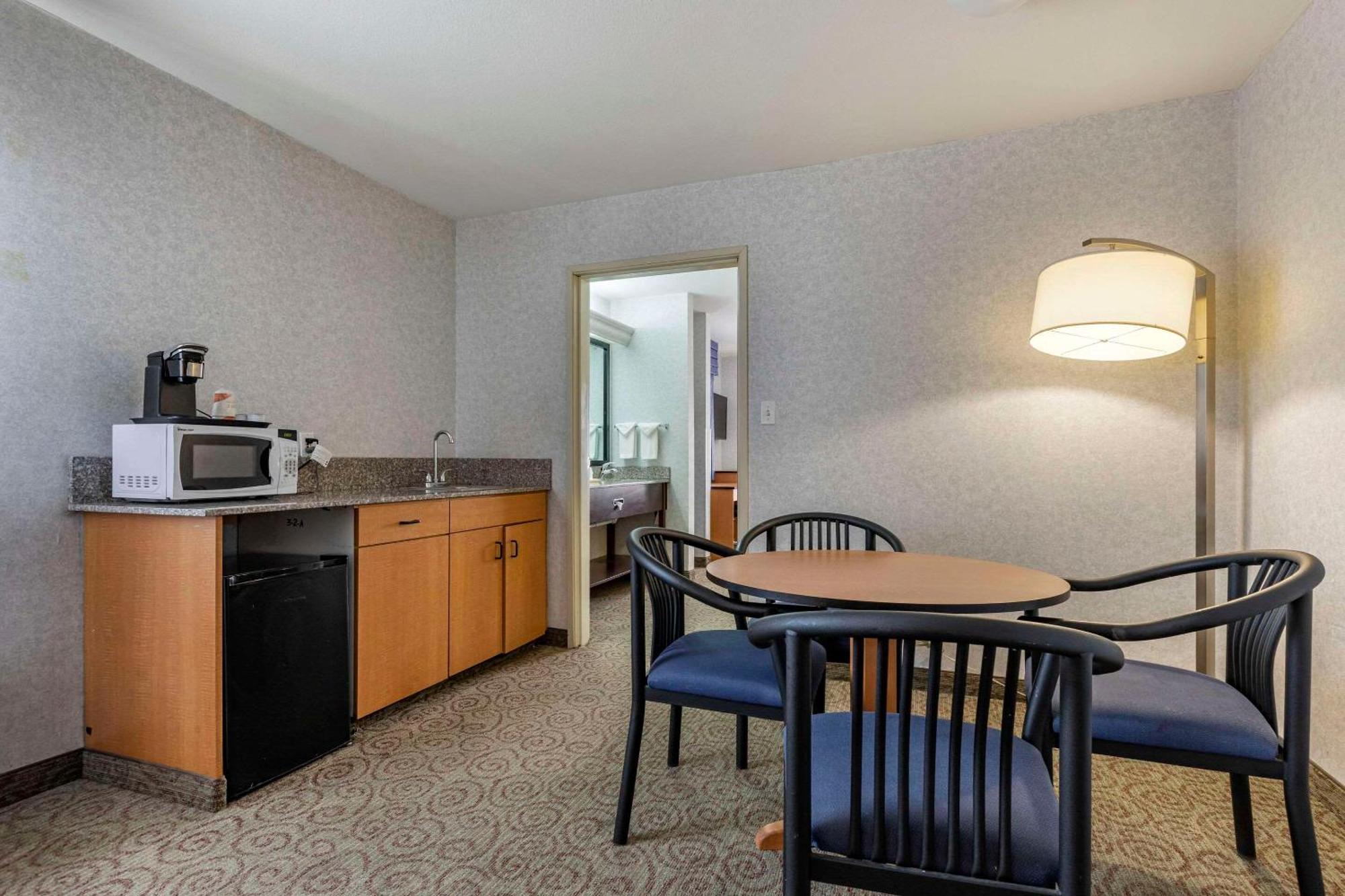 Quality Inn & Suites Denver Airport - Gateway Park Орора Екстер'єр фото