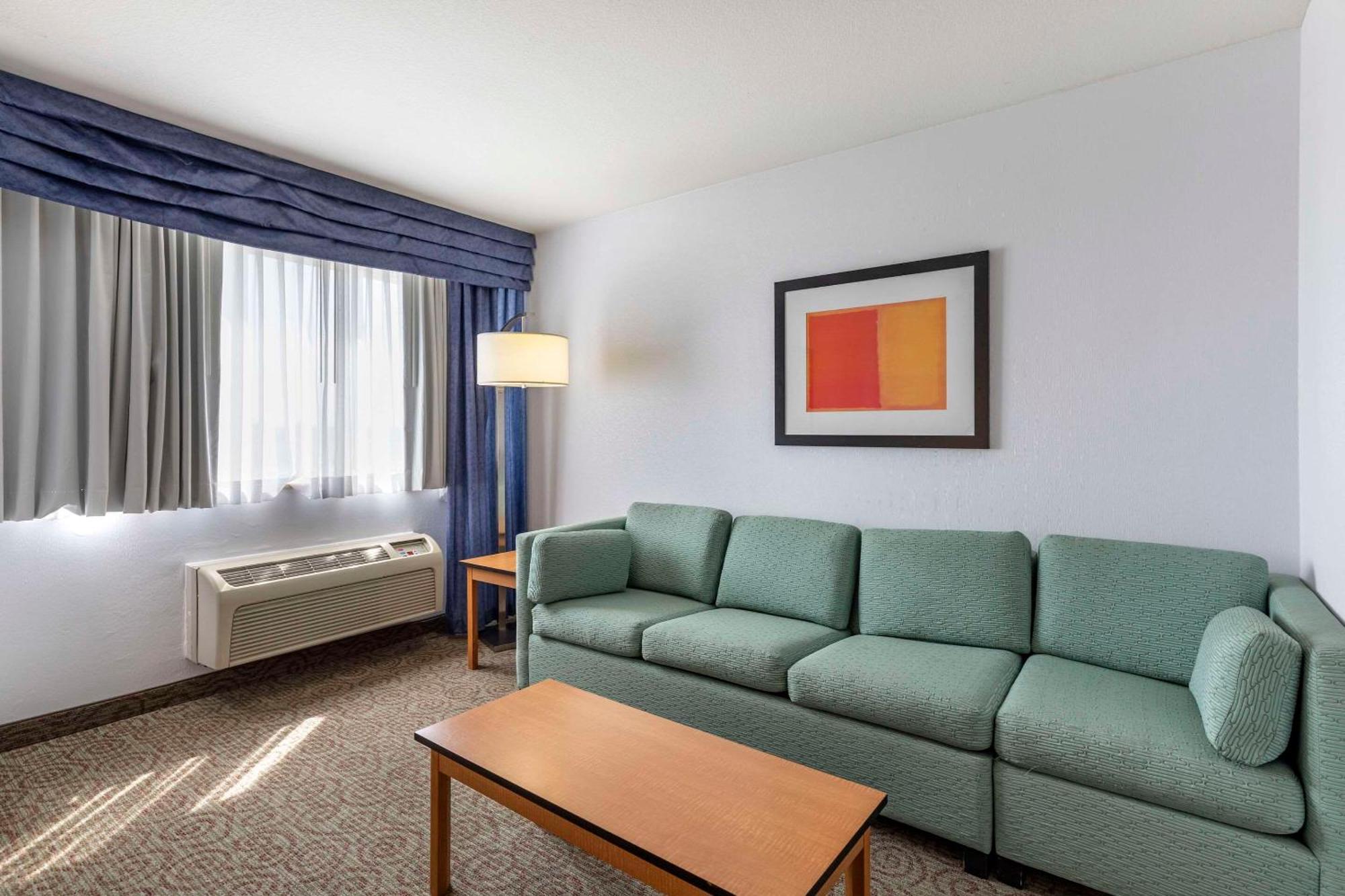Quality Inn & Suites Denver Airport - Gateway Park Орора Екстер'єр фото