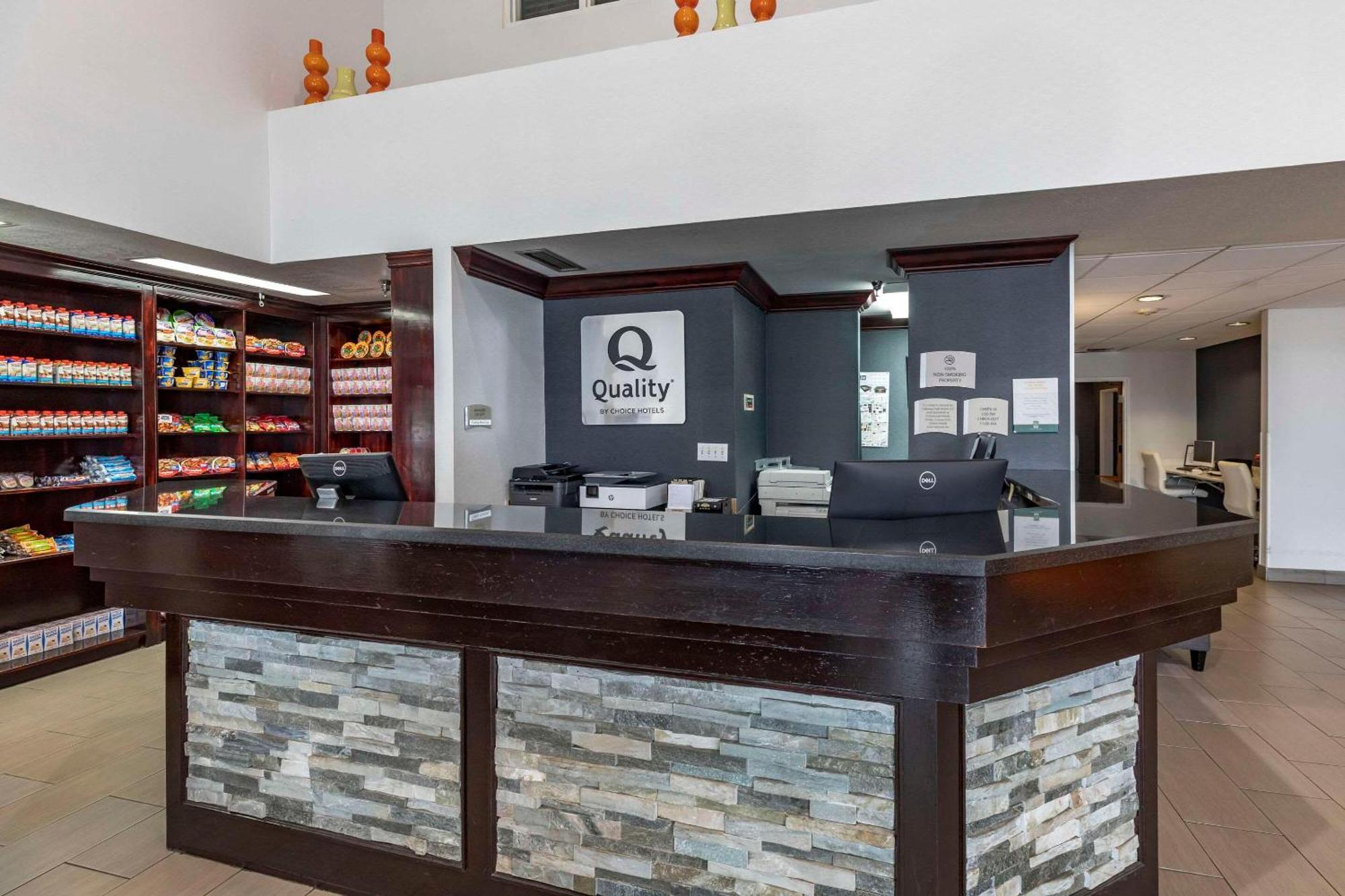 Quality Inn & Suites Denver Airport - Gateway Park Орора Екстер'єр фото